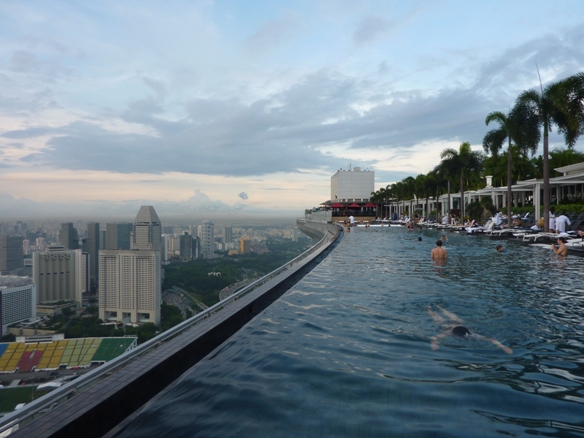 kolam renang terpanjang di dunia, dibangun di Sky Park